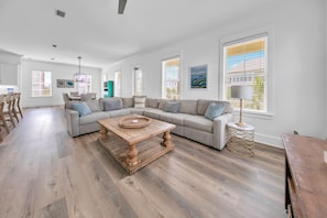 Smart TV, DVD player - ⭐Gulf Views~Walk 2 Beach~PRIVATE Pool~Huge Balcony~Kiwi Grove (Santa Rosa Beach)