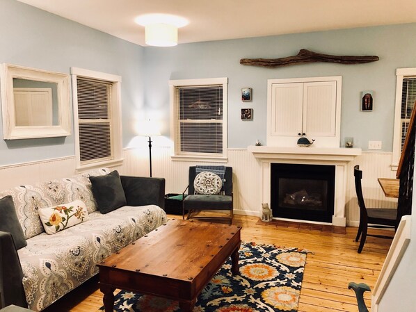 Smart-TV, Kamin, Videospiele, DVD-Player