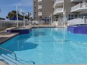 Una piscina techada, una piscina climatizada