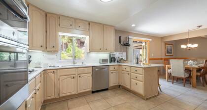 ¡PRIMERAS FECHAS DE VERANO DISPONIBLES 3 noches de estadía! Lakeview Dollar Pt con bañera de hidromasaje Perro ok! piscina, bch tennis