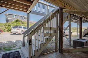 Property grounds - Terry-lar: Oceanfront multiplex with convenient beach access in East Beach (Oak Island)