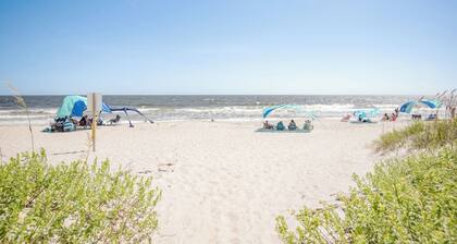 Frottee: 2 BR / 1 BA nach Hause in Oak Island, Schlafmöglichkeiten für 8