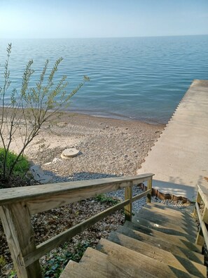 Playa en los alrededores y toallas de playa 