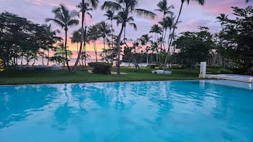 室外泳池