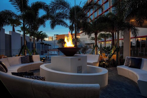 The Daytona, Autograph Collection