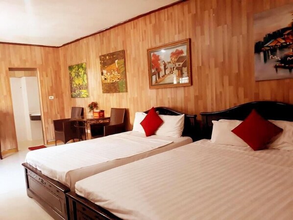Twin Room | Minibar, desk, free WiFi