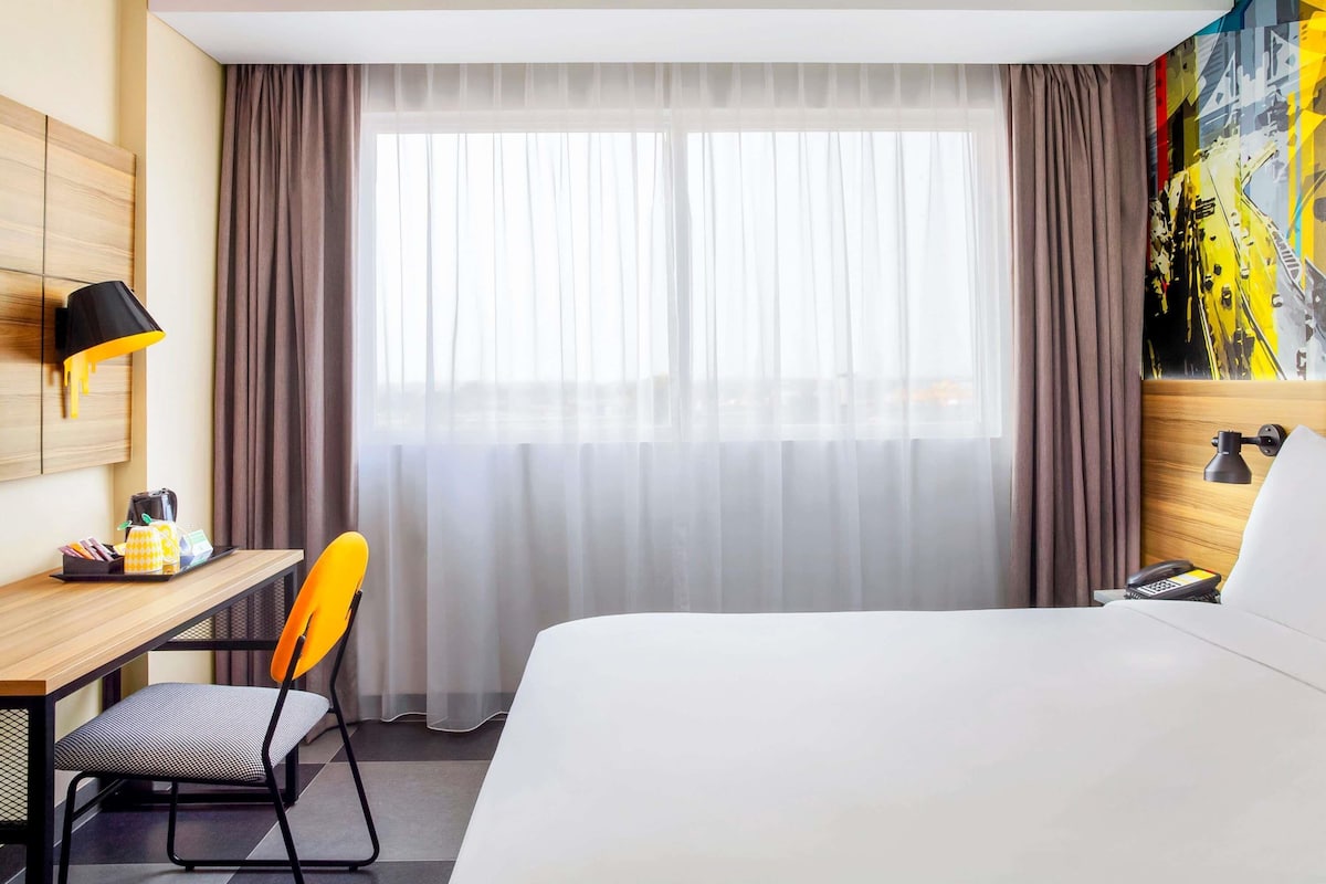 In-room safe, desk, soundproofing, iron/ironing board