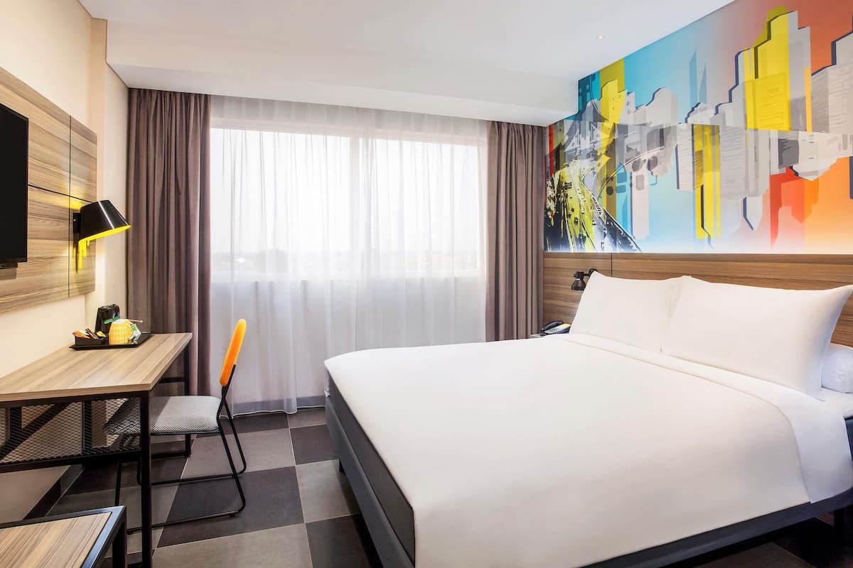 Superior Room, 1 Queen Bed | In-room safe, desk, soundproofing, iron/ironing board