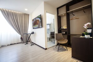 Kamar Keluarga, Beberapa Tempat Tidur, Bebas Asap Rokok | Kamar mandi | Shower, pancuran hujan, perlengkapan mandi gratis, dan pengering rambut