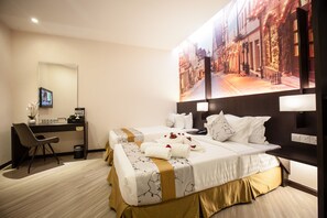 Habitación estándar con 2 camas individuales, 2 camas individuales, para no fumadores | Escritorio, tabla de planchar con plancha, camas extra y wifi gratis 