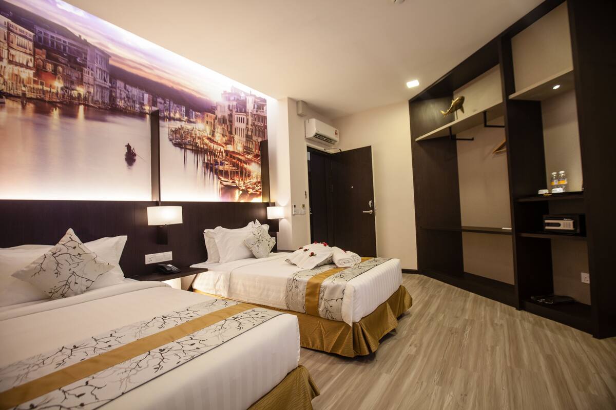 standard twin room, 2 single beds, non smoking | desk, iron/ironing board, rollaway beds, free wifi