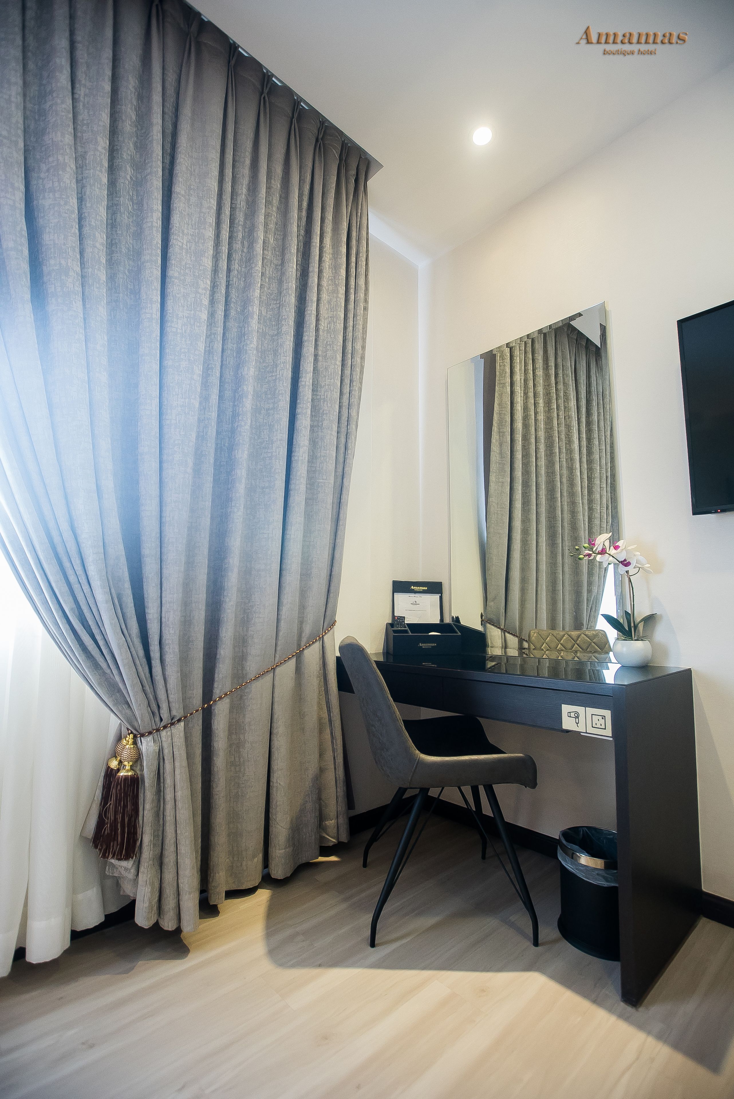 deluxe double room, 1 king bed, non smoking | desk, iron/ironing board, rollaway beds, free wifi