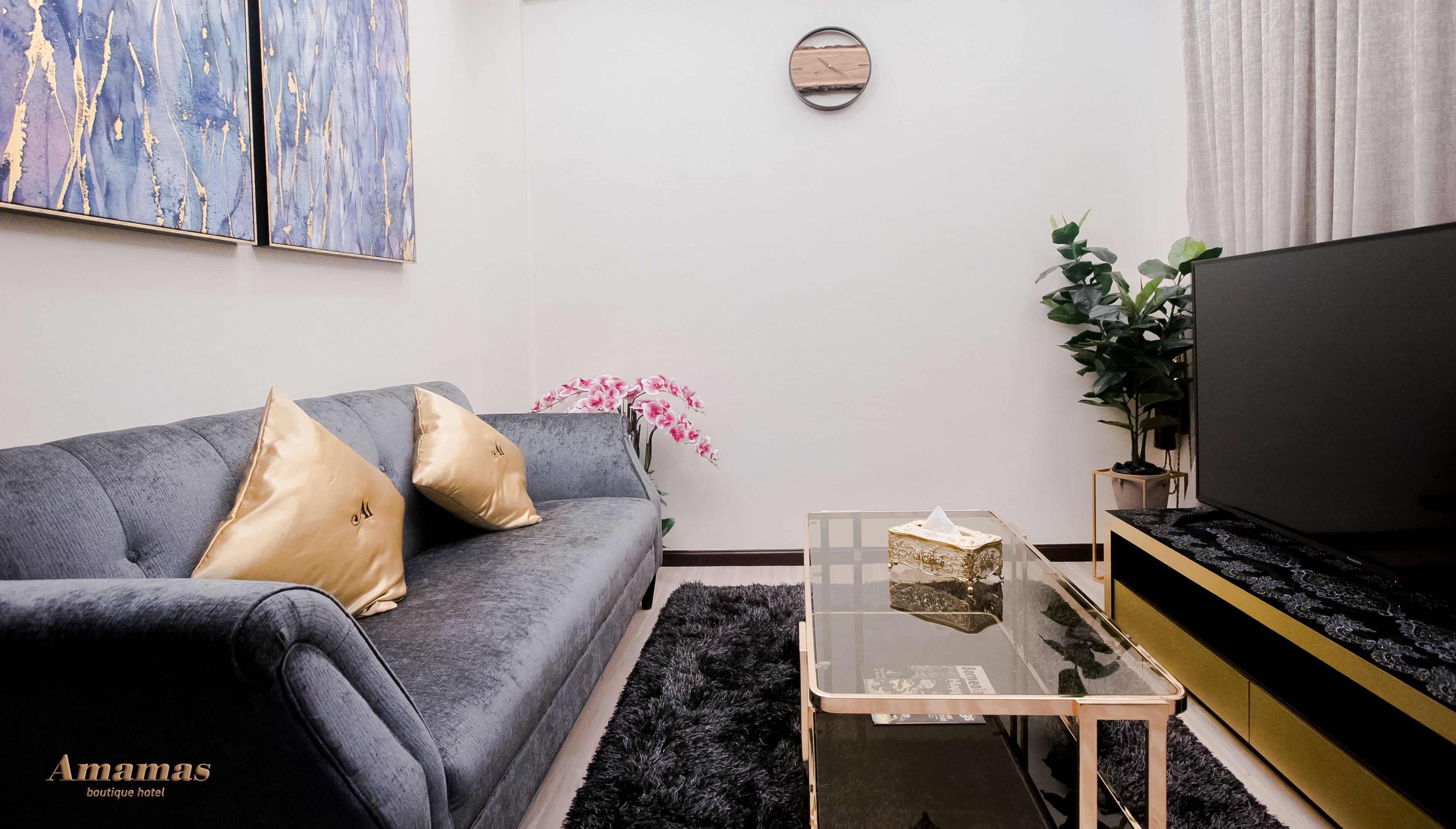 executive penthouse, 1 king bed, non smoking | desk, iron/ironing board, rollaway beds, free wifi