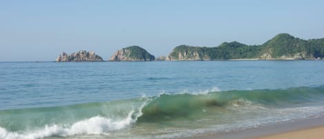 Una spiaggia nelle vicinanze