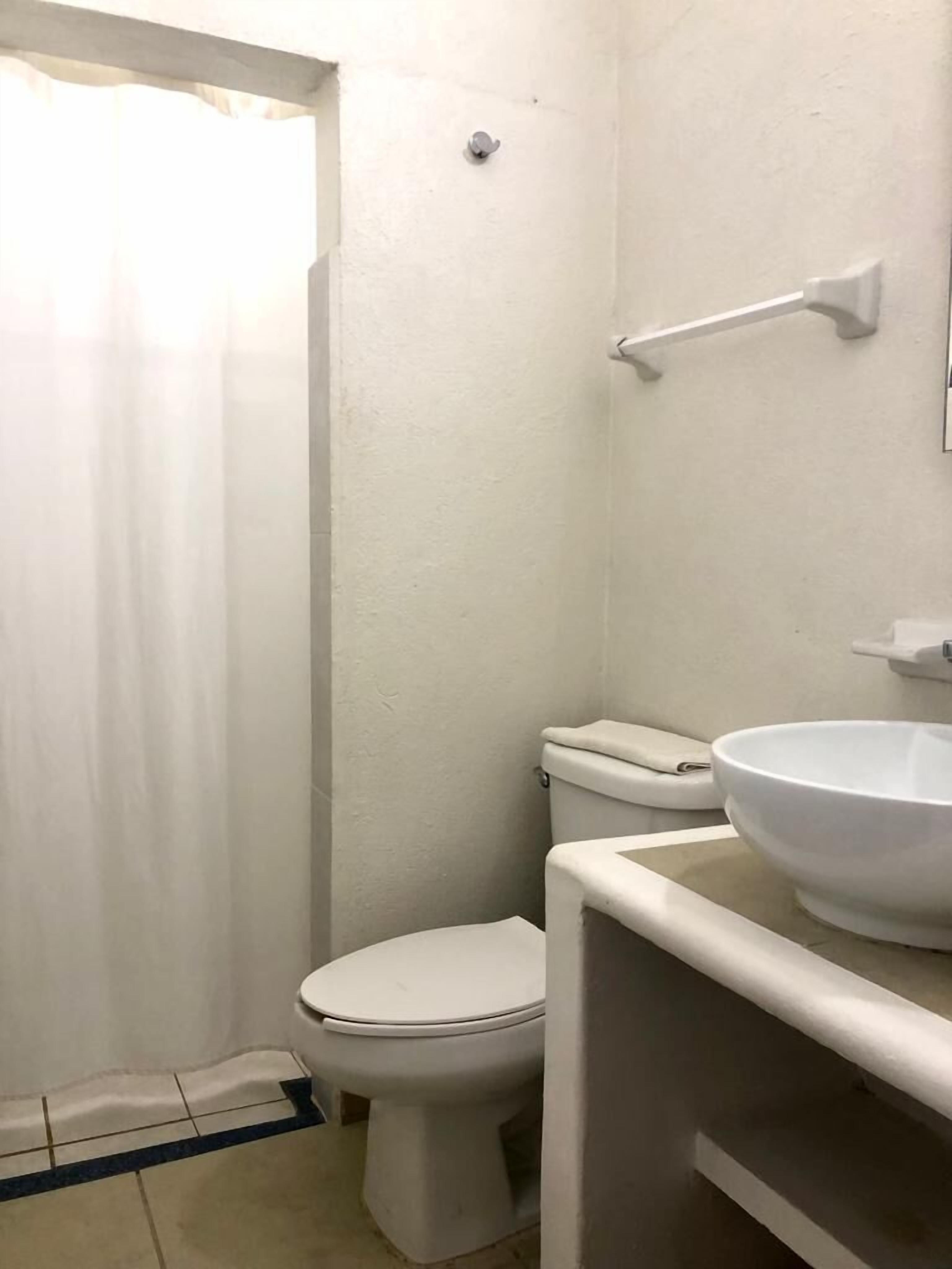 family bungalow, kitchen | bathroom | towels, soap, shampoo, toilet paper