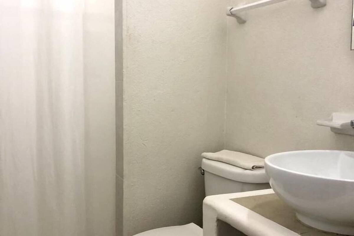 family bungalow, kitchen | bathroom | towels, soap, shampoo, toilet paper