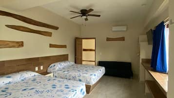 Suite Confort, plusieurs lits | Minibar, rideaux occultants, fer et planche Ă repasser