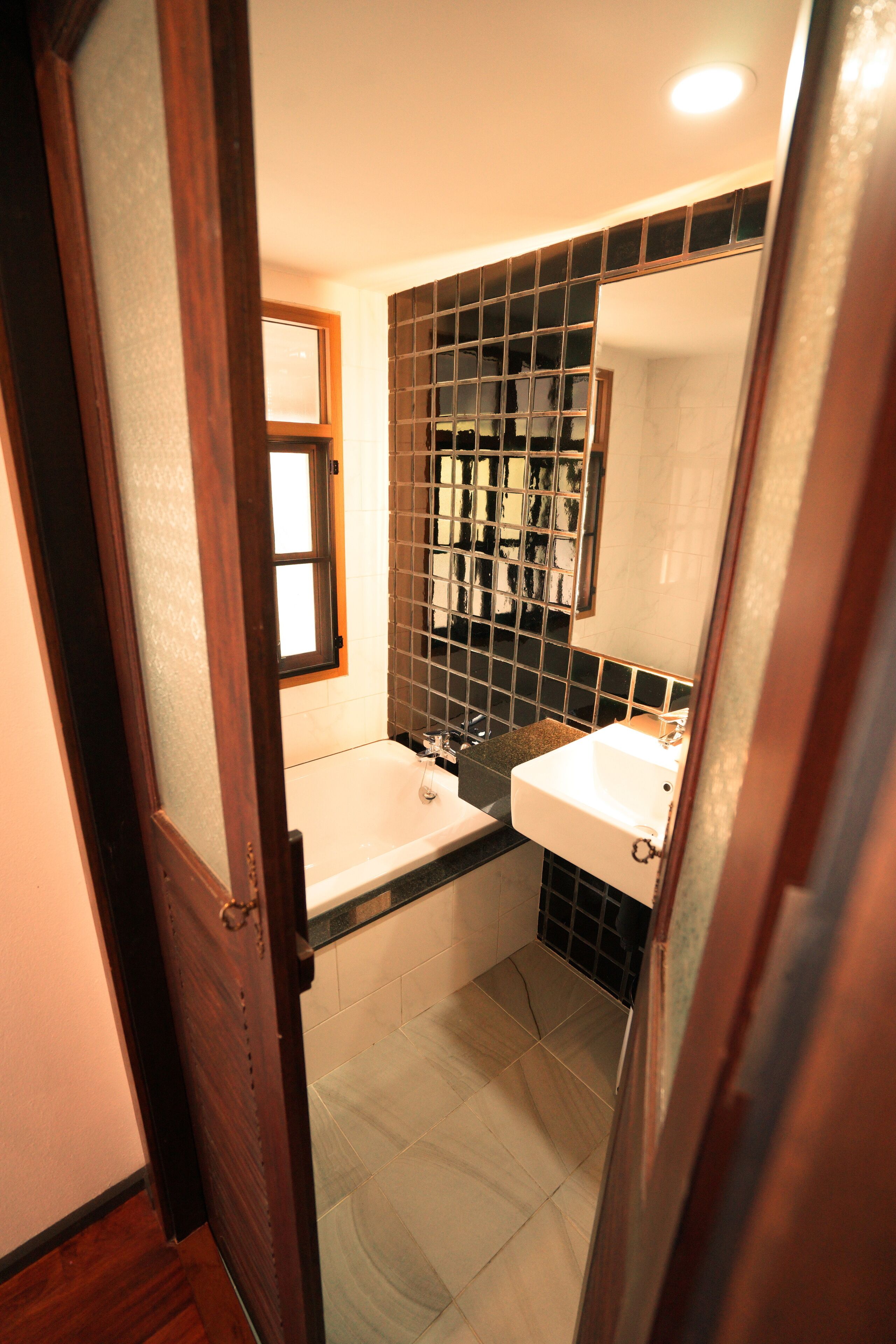 blackout curtains, free wifi, bed sheets