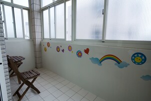 Habitación cuádruple familiar, 2 camas dobles, no fumadores | Patio hawaiano