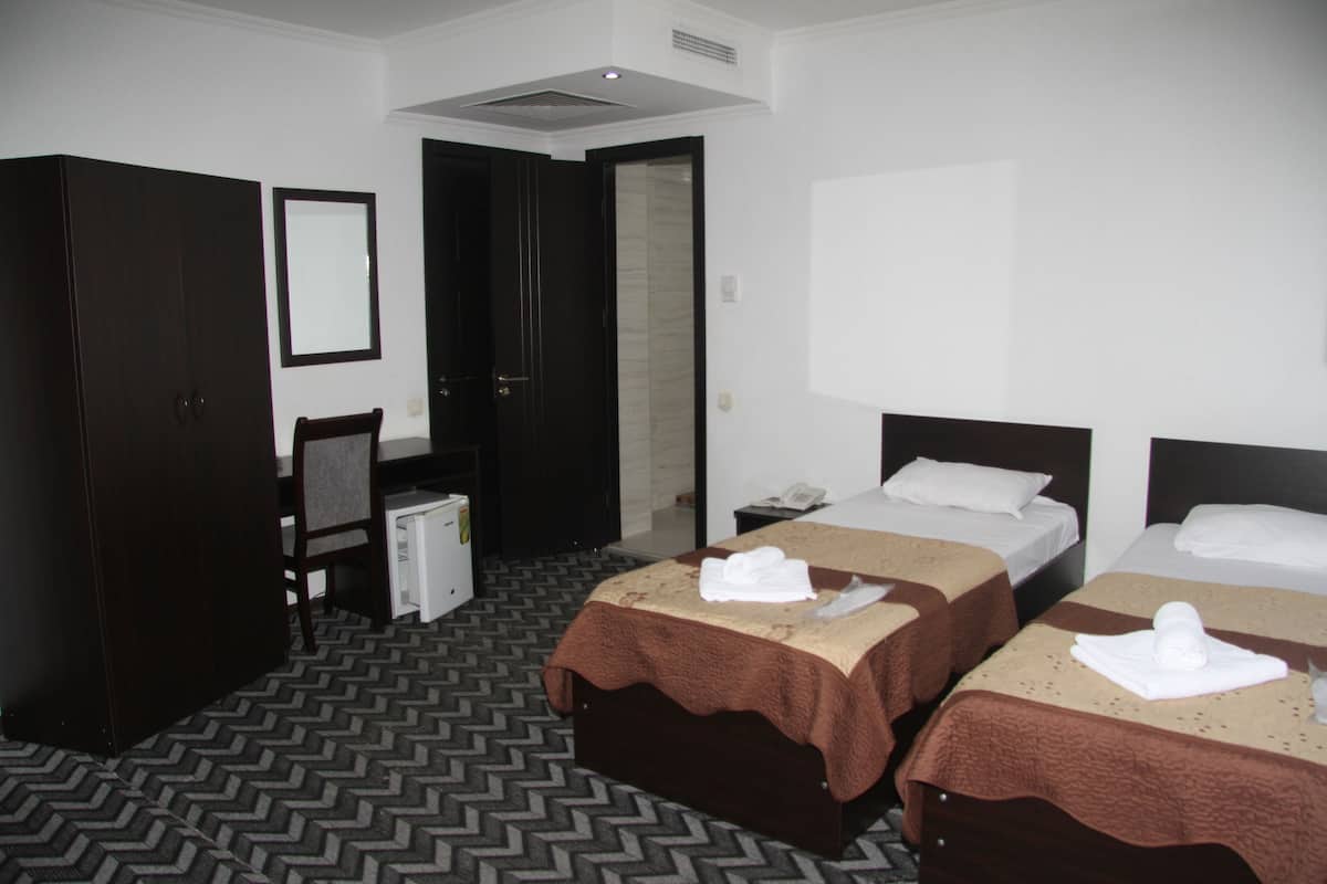 Basic Twin Room, 1 Twin Bed, Accessible, Non Smoking | 1 bedroom, blackout drapes, WiFi (free), bed sheets