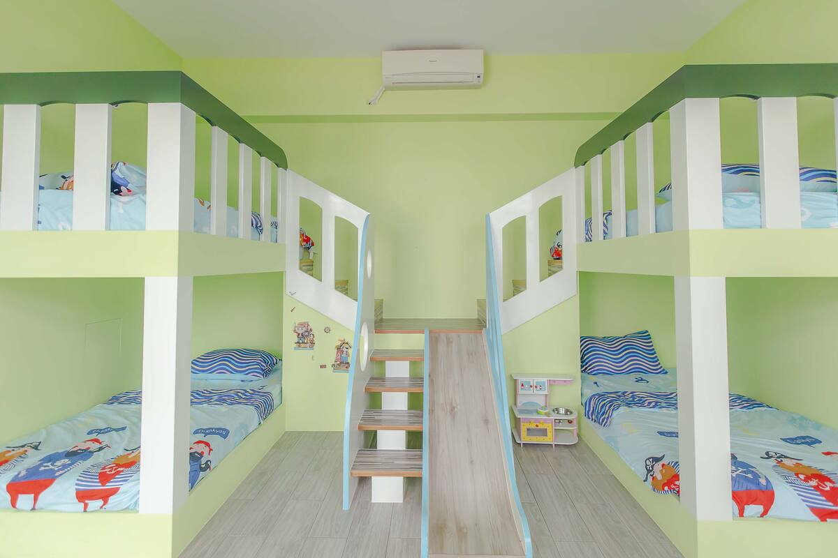 Individually decorated, individually furnished, desk, soundproofing