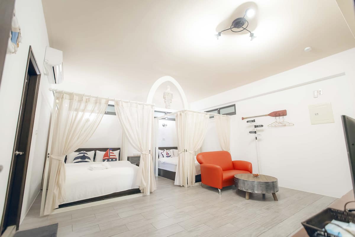 Individually decorated, individually furnished, desk, soundproofing