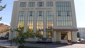 A building with large windows and a sign reading "Free Zone". - Sultan Beibarys Hotel (Astana)