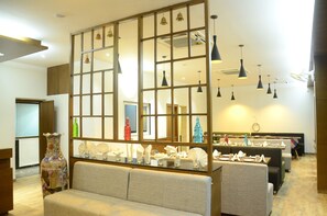 Restaurant - Vintage Hotel (Vadodara)