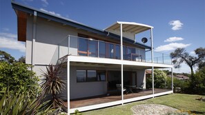 Exterior - Ocean Pearl - 61 Bunga Street- Luxury, beachfront, Linen and Wifi (BERMAGUI)