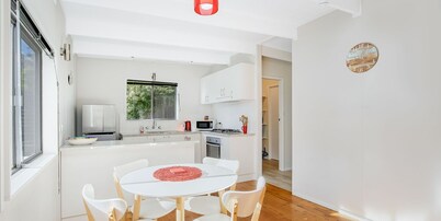 OCHO EN EL LAGO: 8 Fairhaven Point Way- Lakefront, admite mascotas, tranquilo.