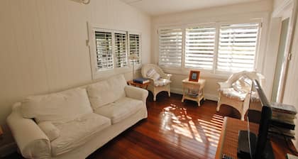 Lakehouse Akolele 19 Flower Circuit- Wallaga Lake Bermagui