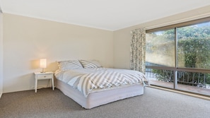 3 bedrooms, iron/ironing board, bed sheets