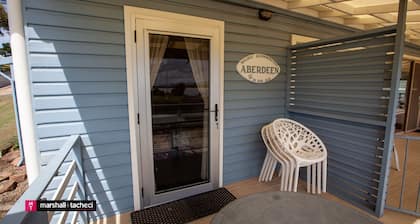 ABERDEEN 2 - 112 Lamont Street- Across from river, Family, fishing, pet holidays