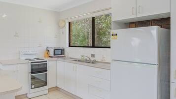 Refrigerador, microondas, horno, tostadora