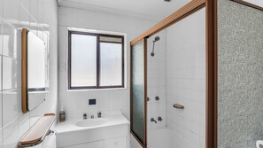 Bathroom - Cuttagee Beach Cottage 3 - Tathra Bermagui Rd 3521 (BARRAGGA BAY)