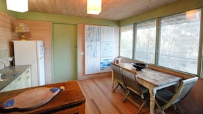 Fridge, oven, dishwasher, coffee/tea maker - Rikkara Sanctuary - Rikkara Ave 19 (Barragga Bay)