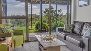 Smart TV - Breakwater 4 - 4/1 Narira Street. Beachfront (Bermagui)