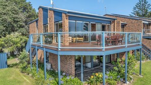 Outdoor dining - Breakwater 4 - 4/1 Narira Street. Beachfront (Bermagui)