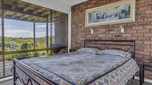 3 bedrooms, iron/ironing board, free WiFi - Breakwater 4 - 4/1 Narira Street. Beachfront (Bermagui)