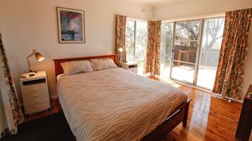 3 bedrooms, iron/ironing board