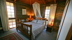 3 bedrooms, bed sheets - Tilba Heights  37 Punkalla-Tilba Road  Central Tilba (CENTRAL TILBA)