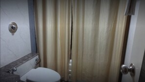 Classic Double or Twin Room, 1 King Bed, Non Smoking | Bathroom | Shower, towels - Moskva Hotel (Madurai)