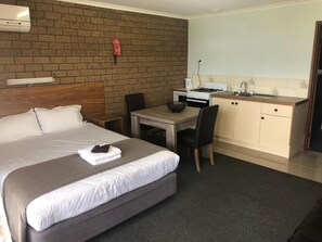 Cortinas blackout, ferros/tábuas de passar roupa, Wi-Fi de cortesia