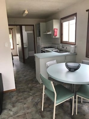 Dining - Geelong Surfcoast Hwy Holiday Park (Mount Duneed)