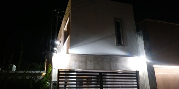 المنشأة من الخارج