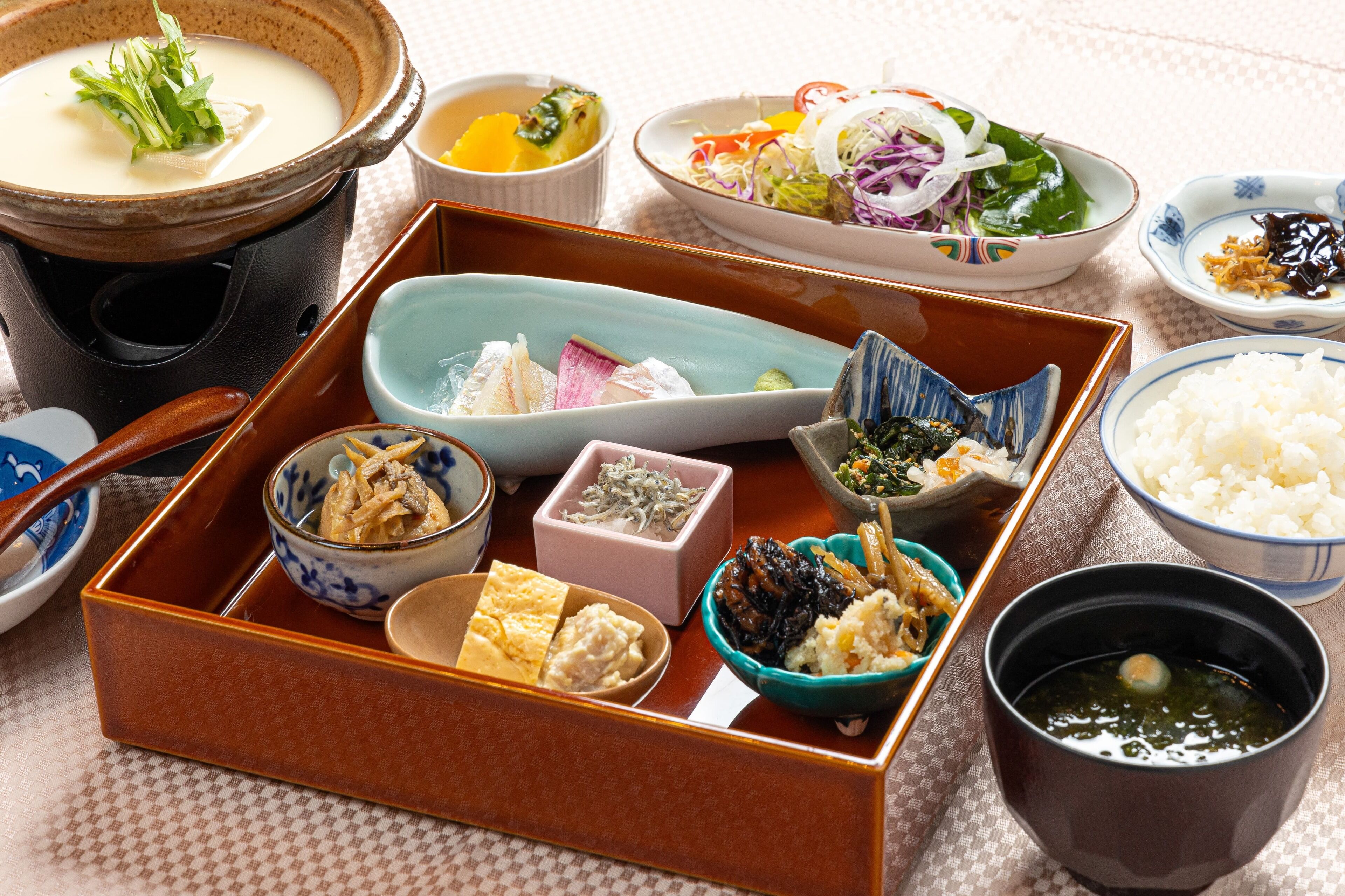Daily buffet breakfast (JPY 1500 per person)