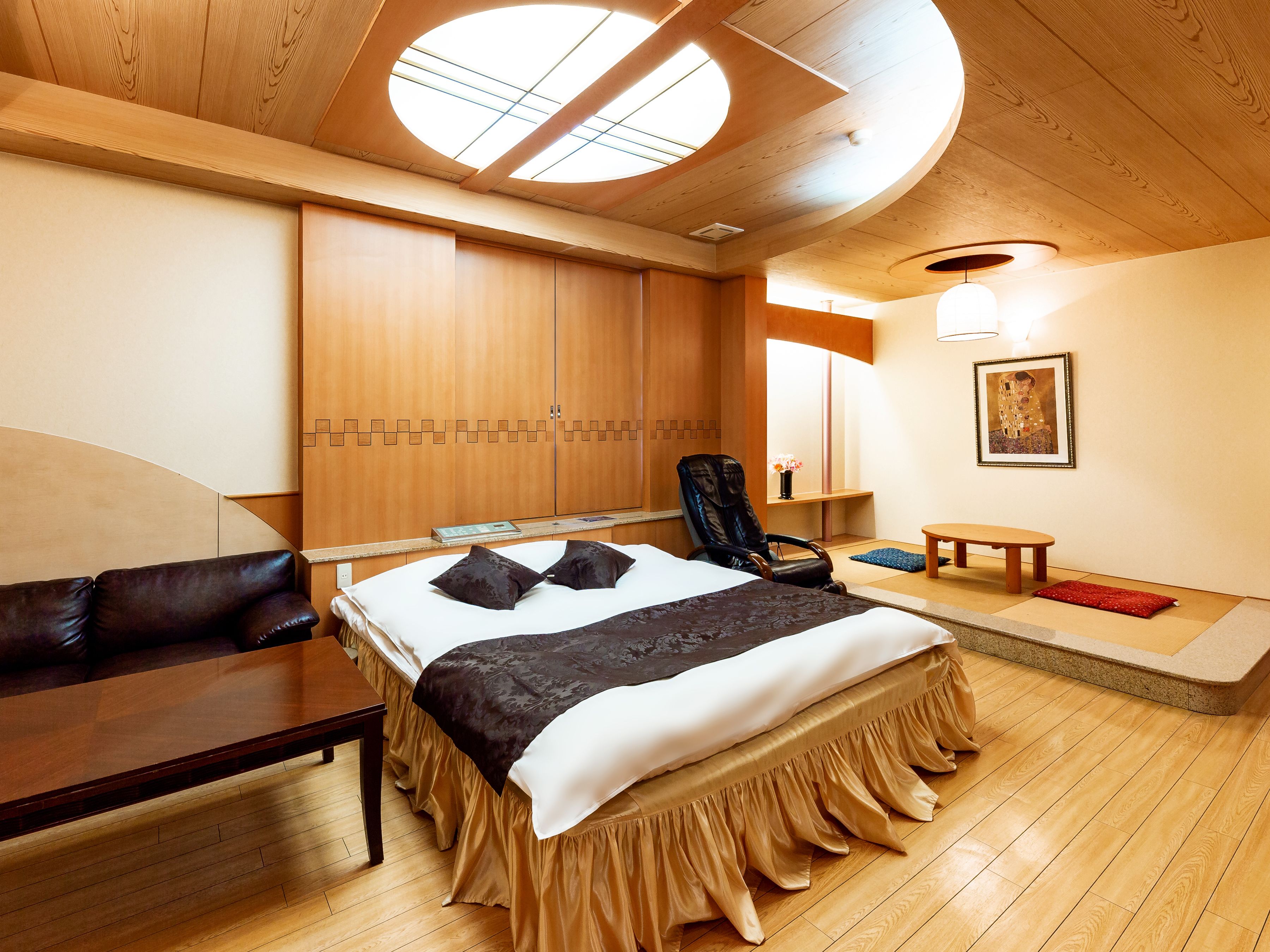 Deluxe Double Room, Smoking | Down comforters, soundproofing, free WiFi, bed sheets