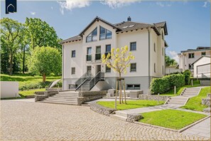 Exterior - Modern vacation apartment in Heringsdorf with garden - close to the beach and family-friendly (Seebad Heringsdorf)