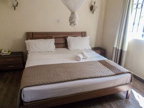 Dobbeltrom – standard, 1 dobbeltseng, ikke-røyk, hageutsikt | Sengetøy av topp kvalitet, individuelt dekorert og individuelt innredet