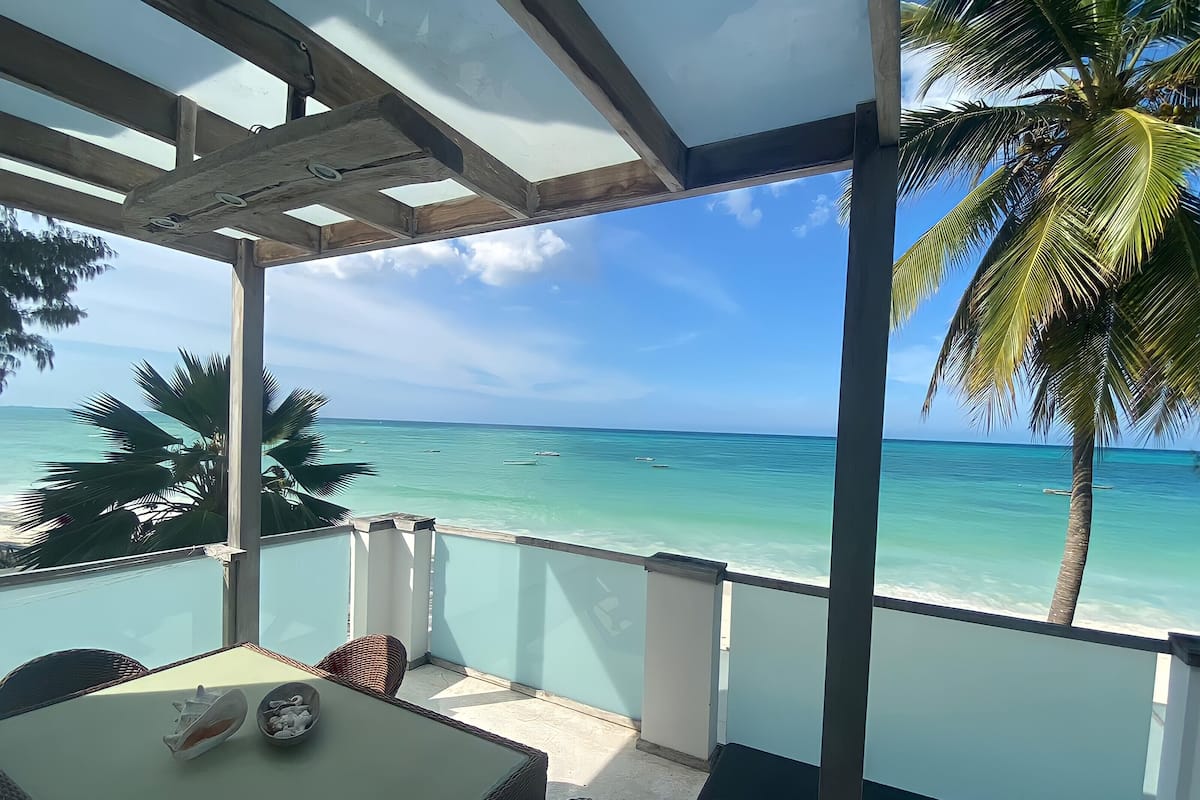 Junior Suite, 1 King Bed, Ocean View (Mbili) | Terrace/patio